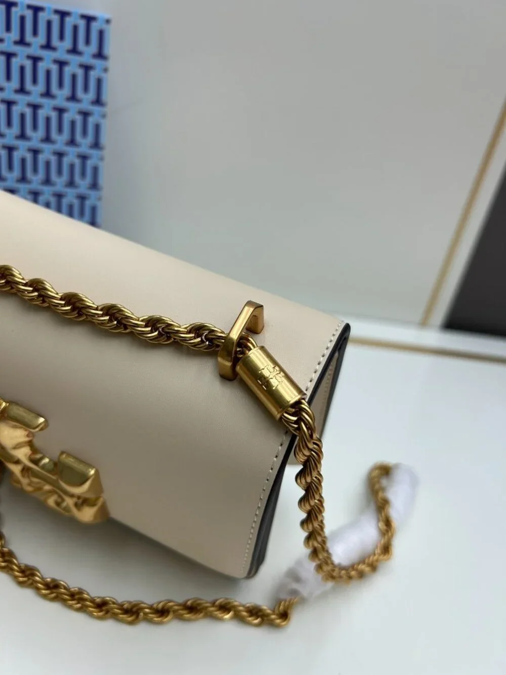Eleanor Medium Cream Smooth Leather Adjustable Gold Twist Chain Crossbody Bag